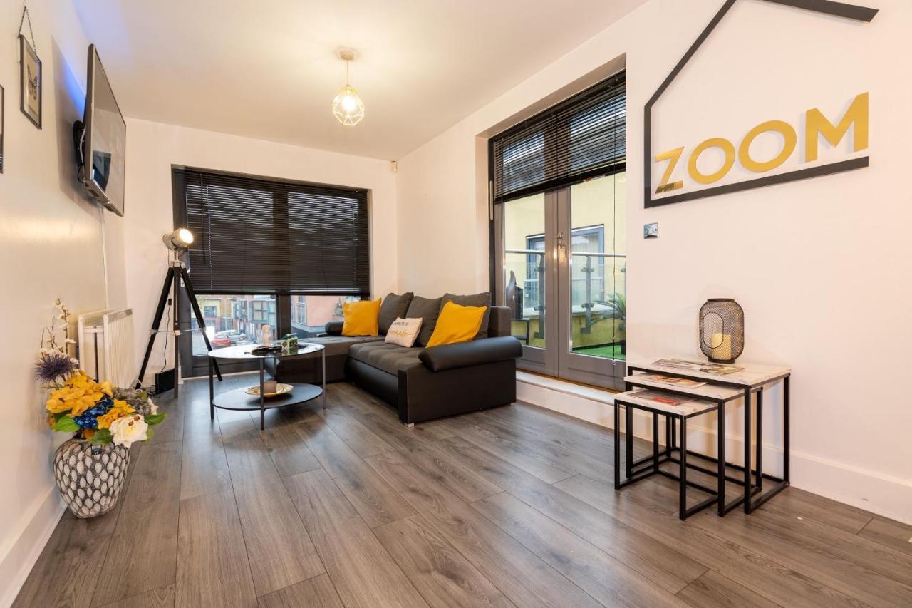 Luxe Place - Netflix & Workspace For 6 Бирмингем Экстерьер фото